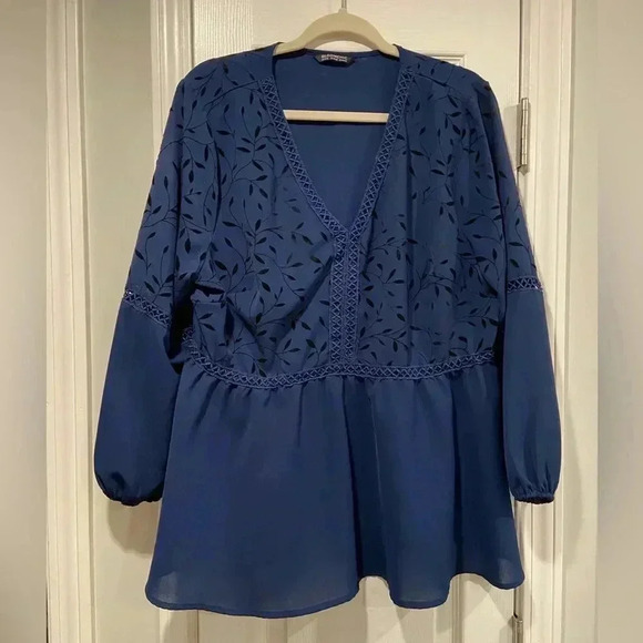 BloomChic Blue Black Velvet Floral Balloon Sleeve V Neck Ruffle Top Size 16 - Picture 1 of 11